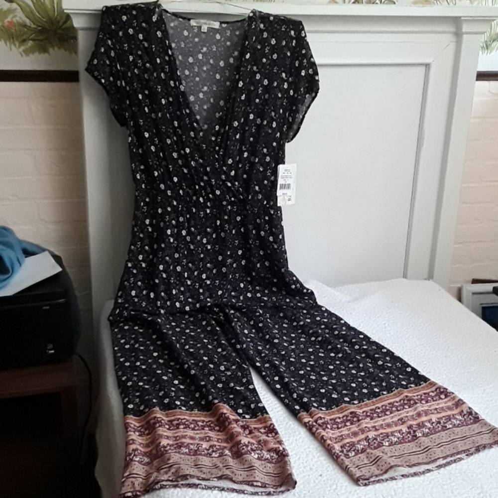 New pantsuit  XL  BLACK AND WHITE